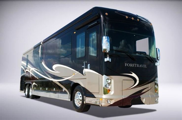 9. 2015 Foretravel IH-45 Luxury Motor Coach